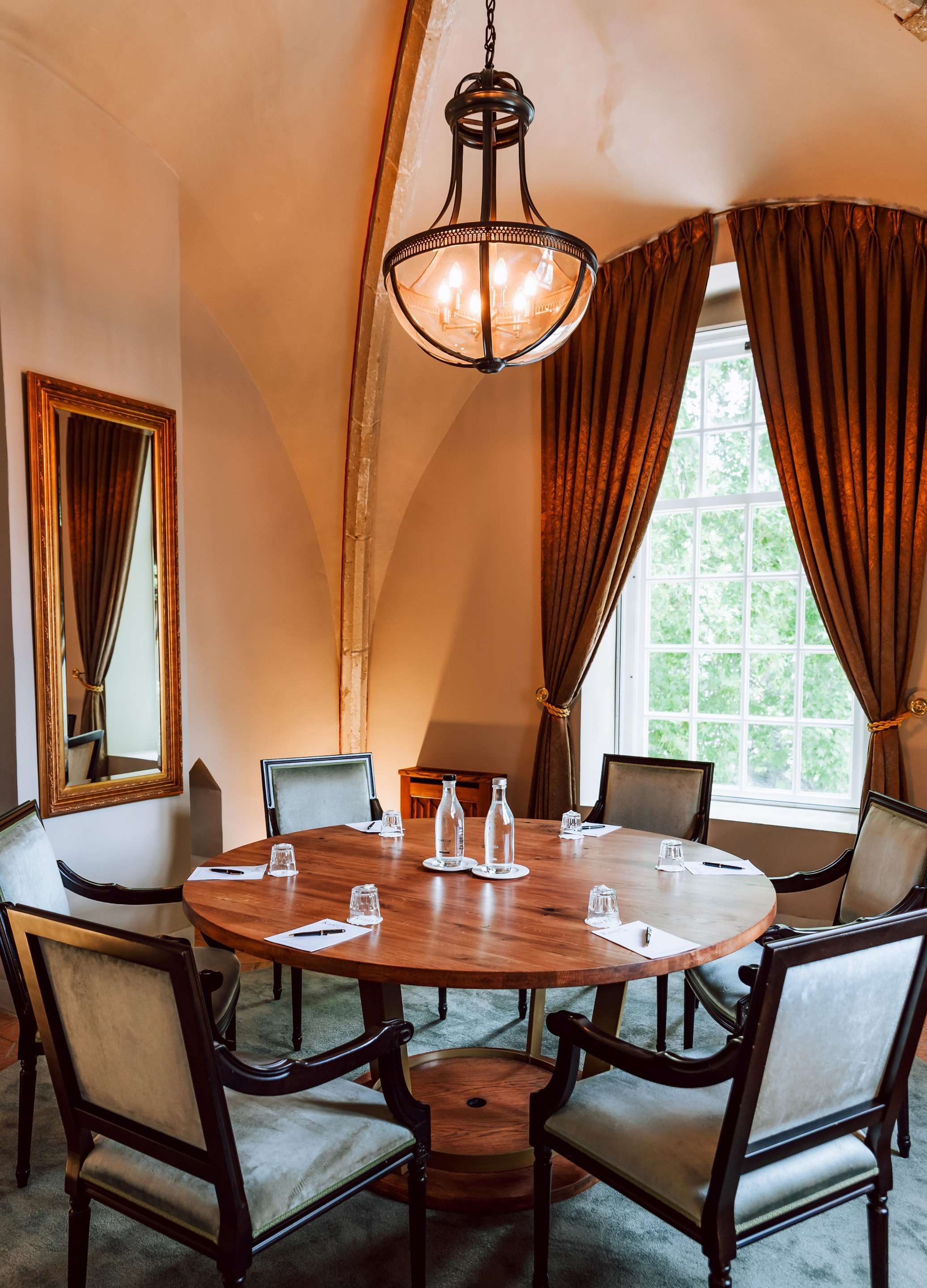 غرفة الاجتماعات