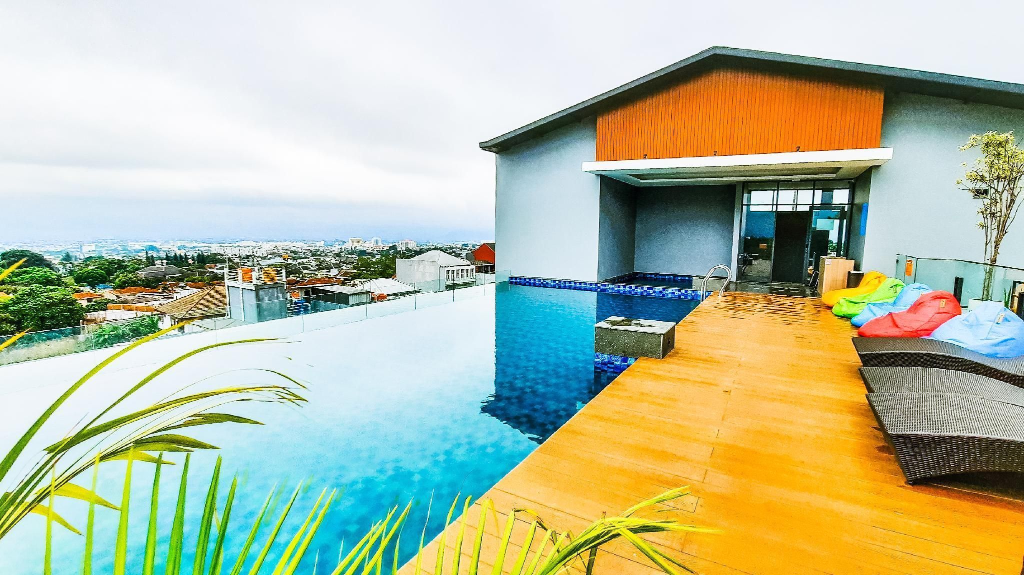 حوض السباحة صورة