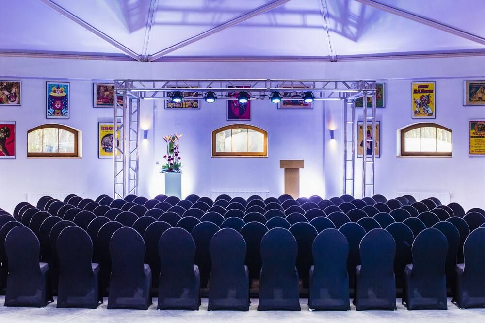 غرفة الاجتماعات