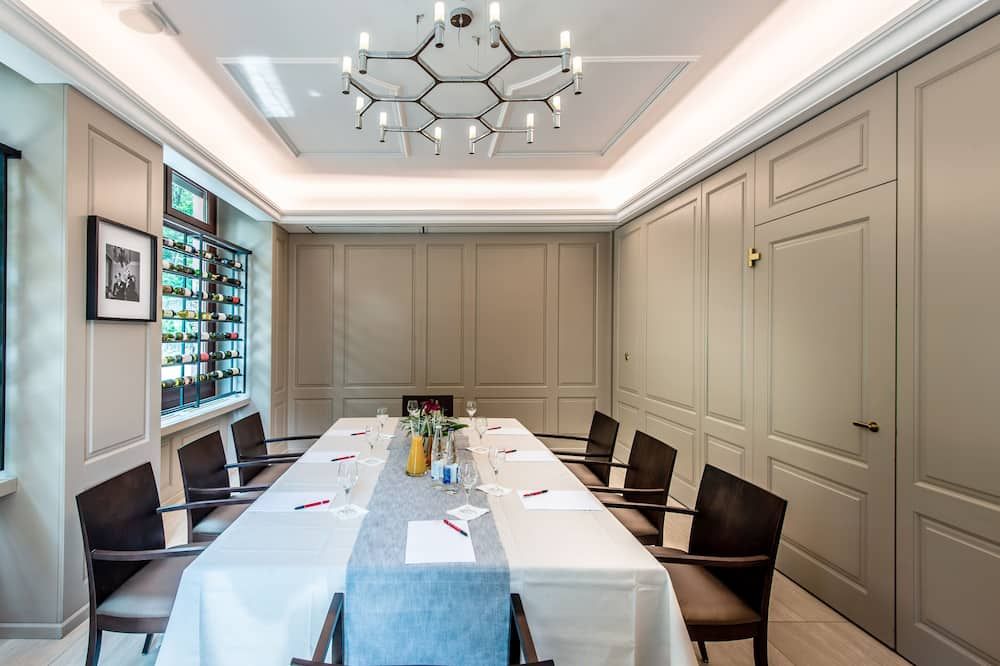 غرفة الاجتماعات