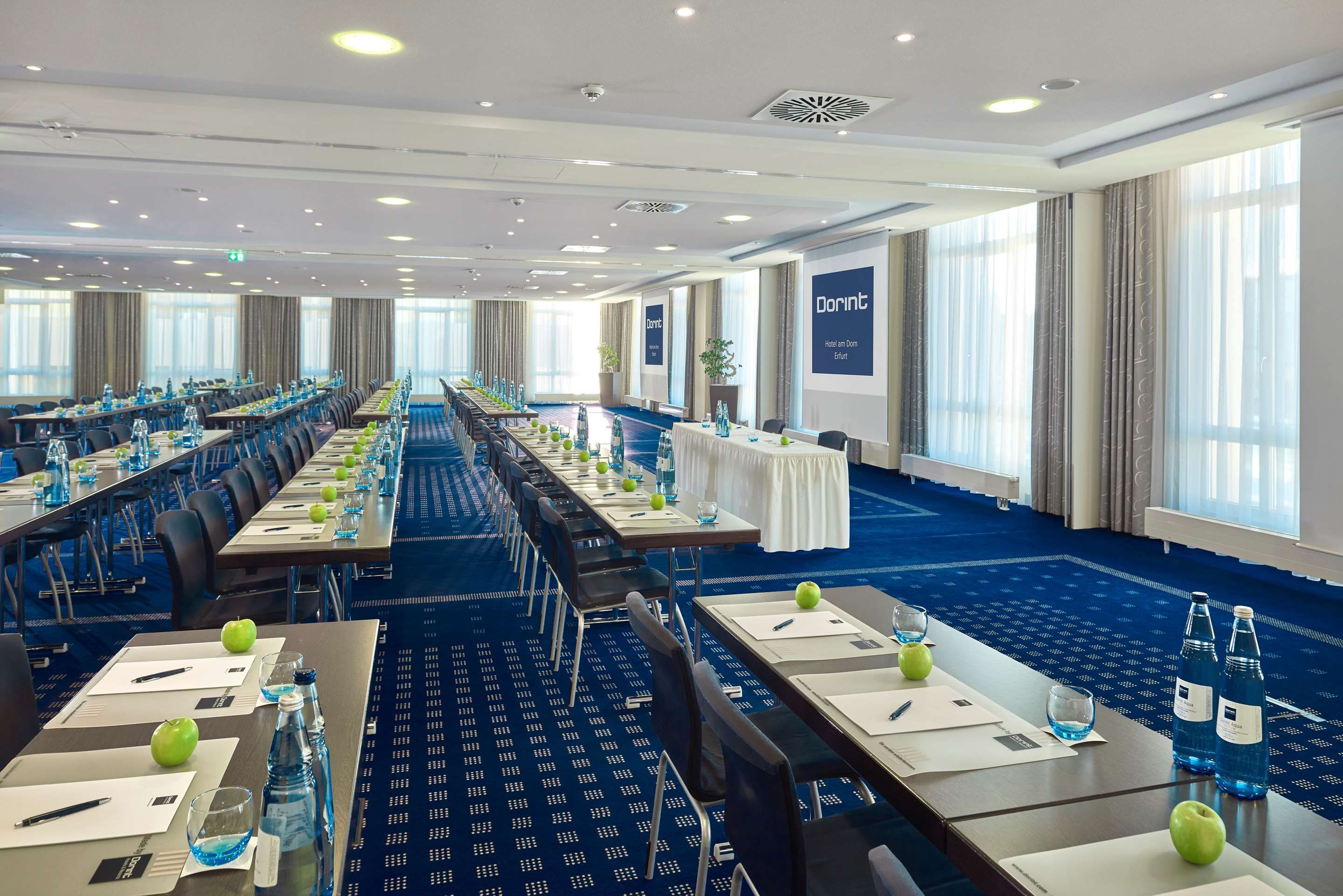 غرفة الاجتماعات