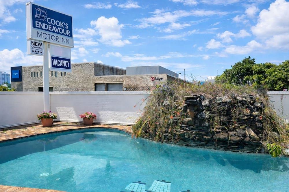 حوض السباحة صورة