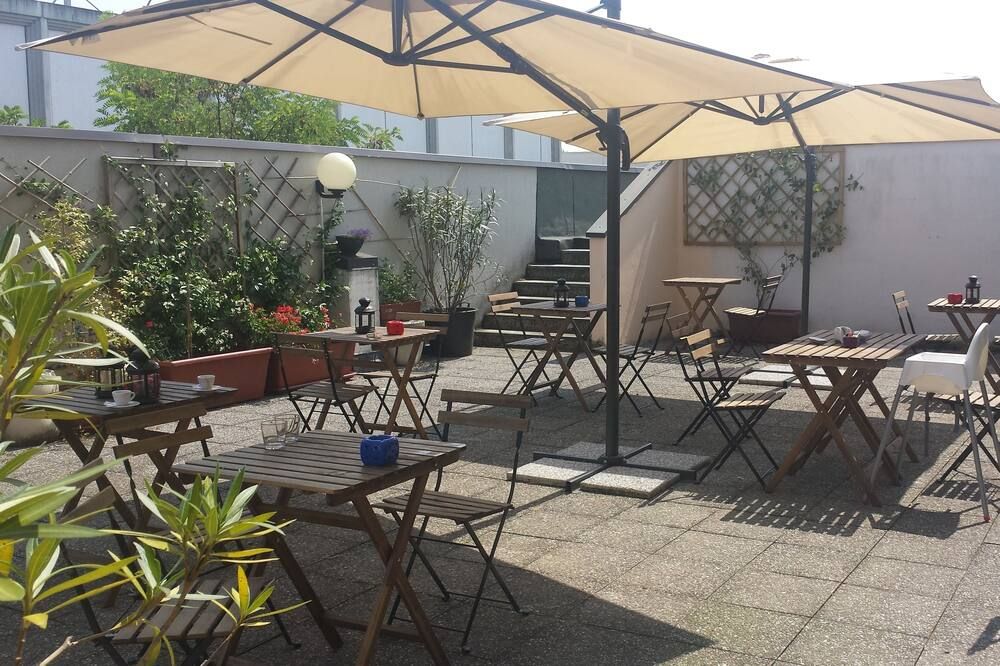 شرفة مرصوفة