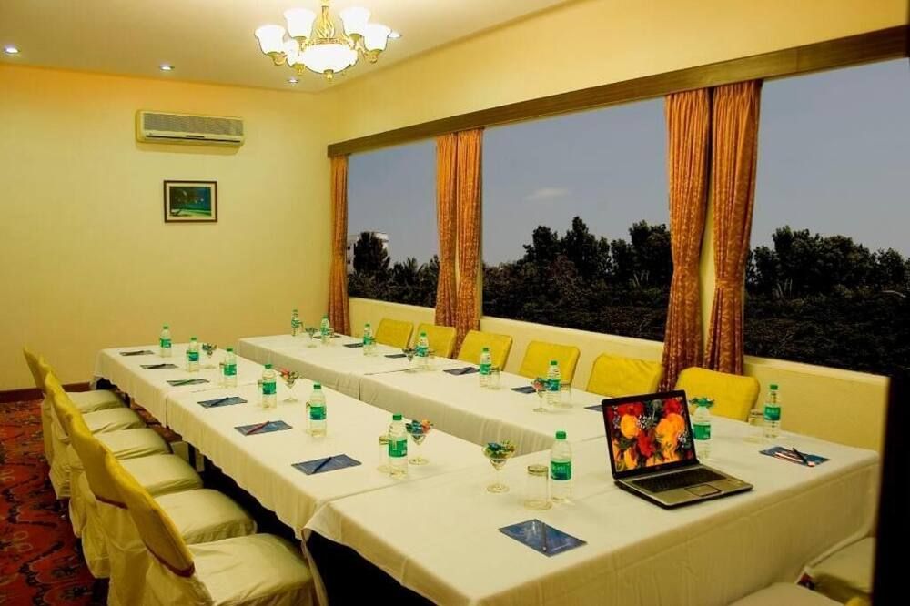 غرفة الاجتماعات