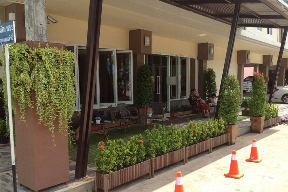 موقف سيارات