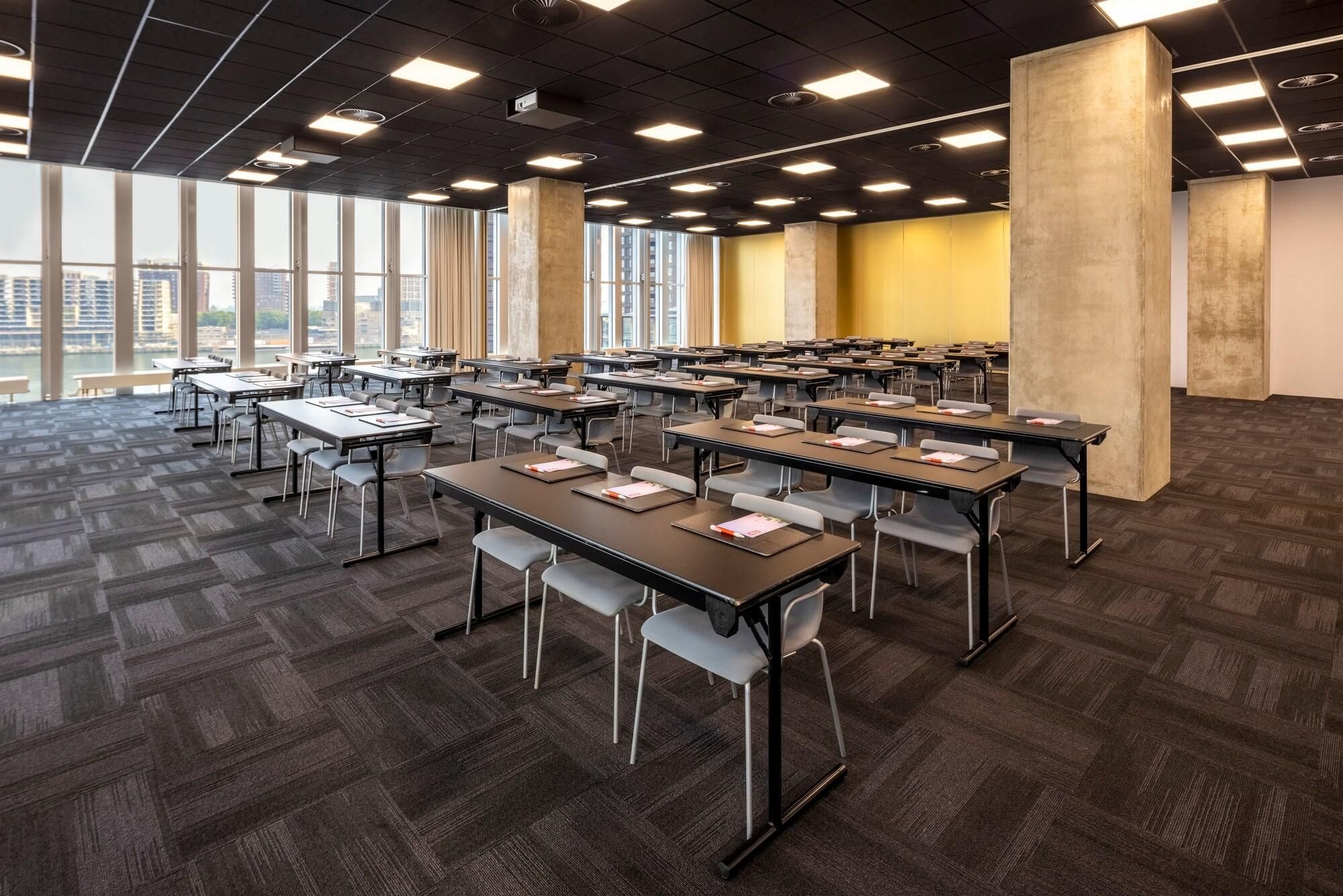 غرفة الاجتماعات