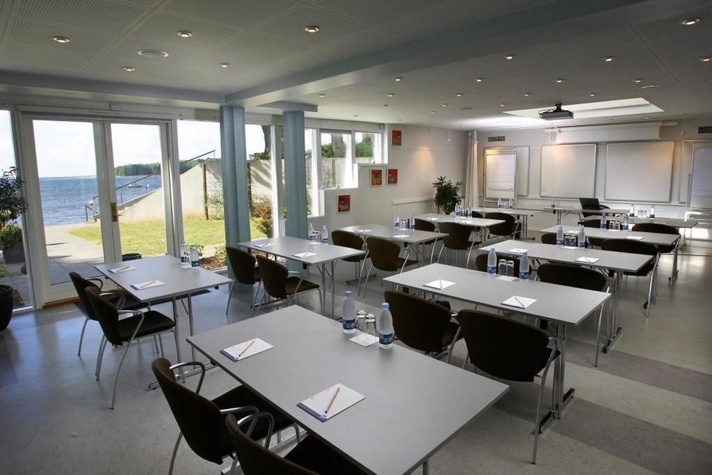 غرفة الاجتماعات