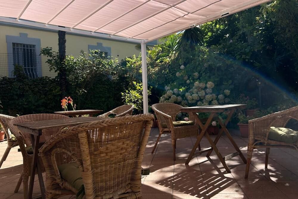 شرفة مرصوفة