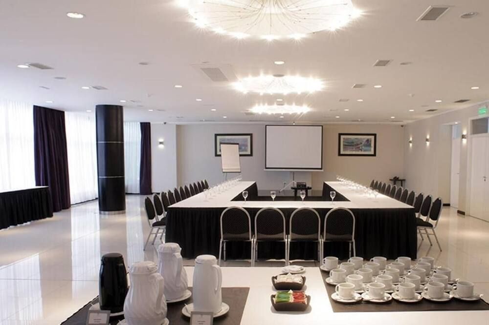 غرفة الاجتماعات