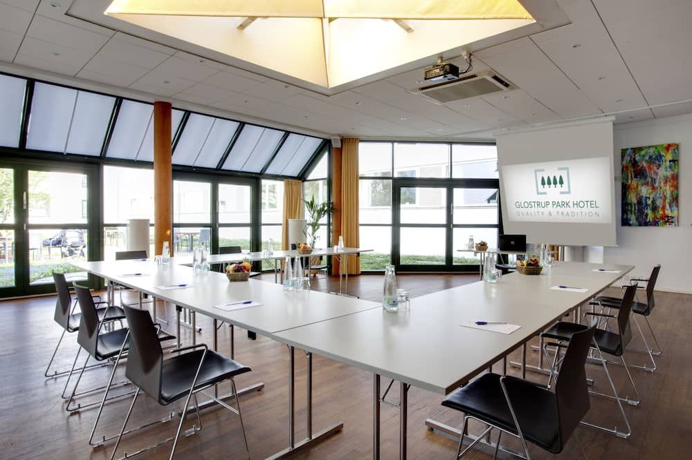 غرفة الاجتماعات