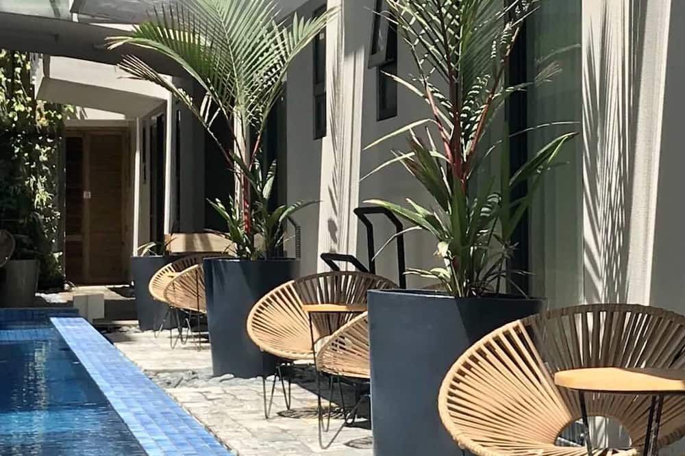 شرفة مرصوفة