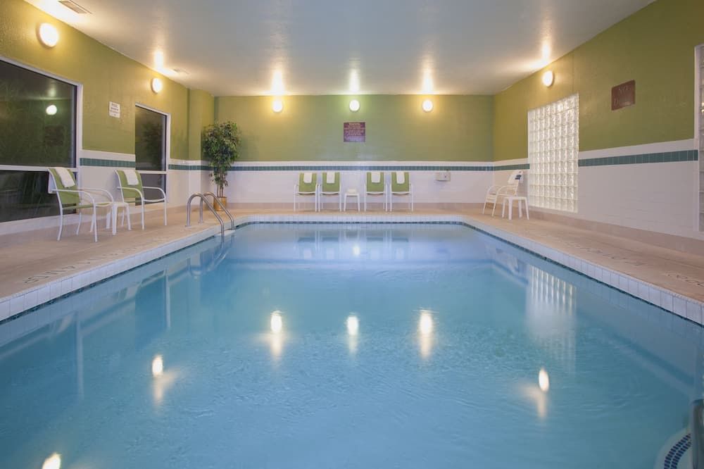 حوض السباحة صورة