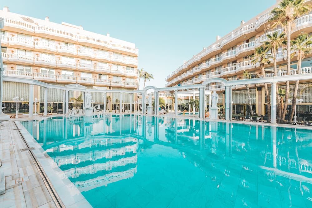 حوض السباحة صورة