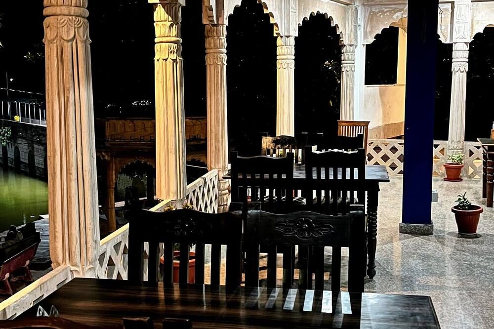 شرفة مرصوفة