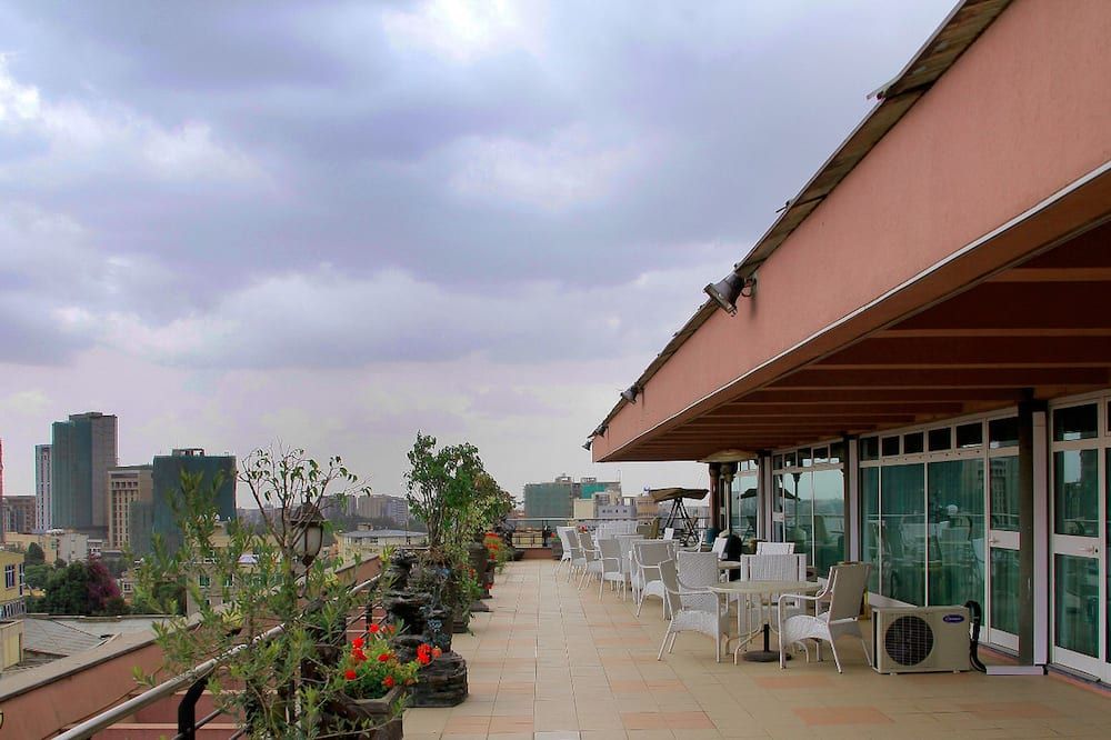شرفة مرصوفة