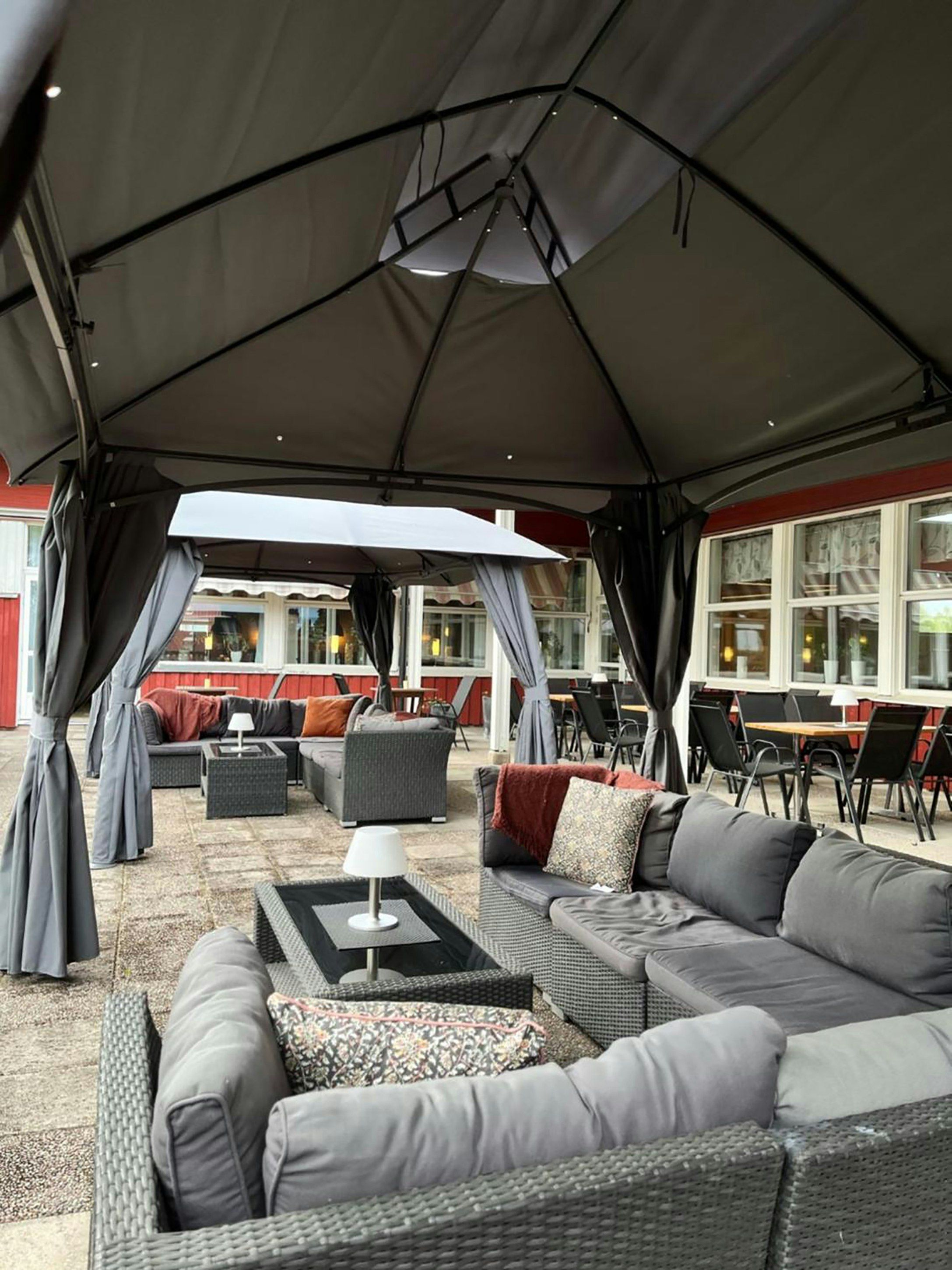 شرفة مرصوفة