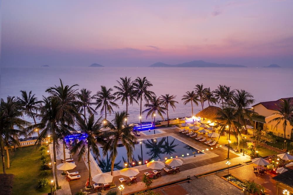 حوض السباحة