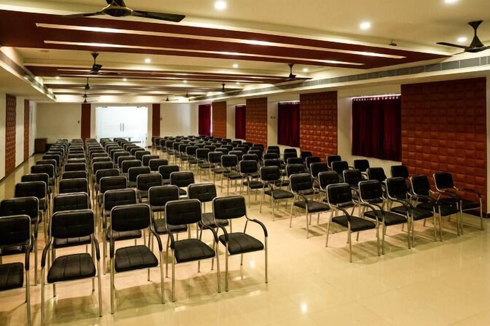 غرفة الاجتماعات