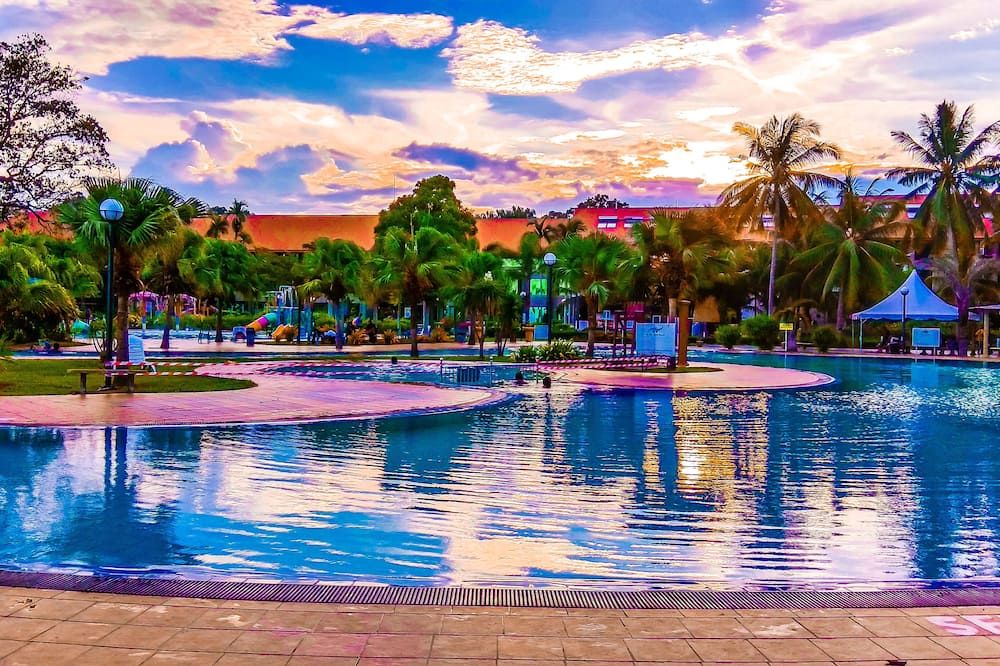 حوض السباحة صورة