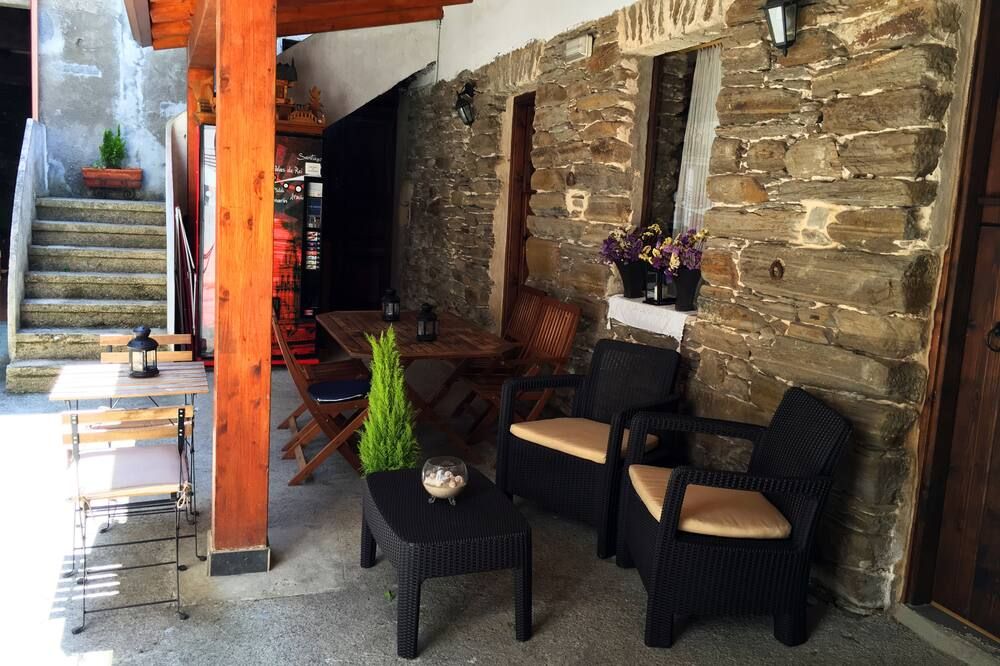 شرفة مرصوفة