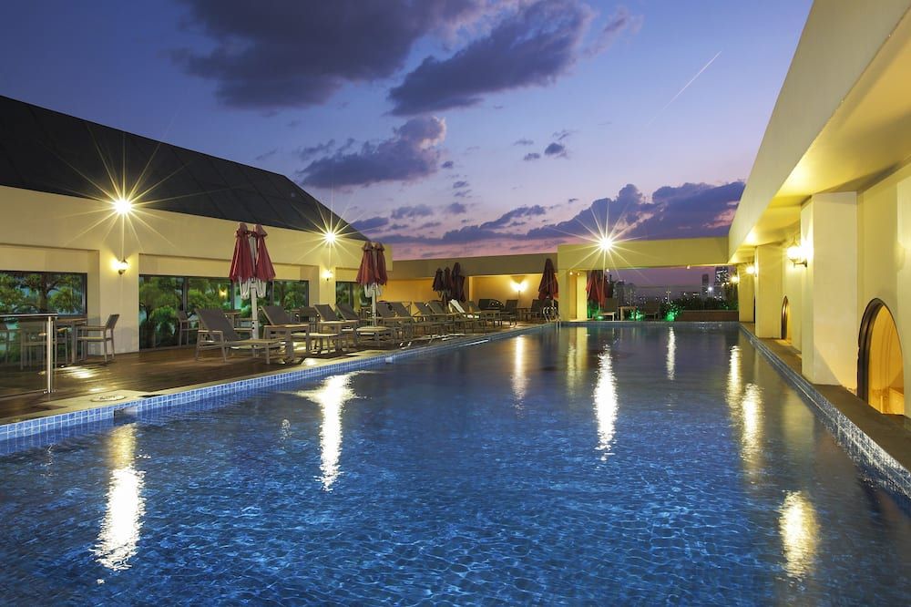 حوض السباحة صورة