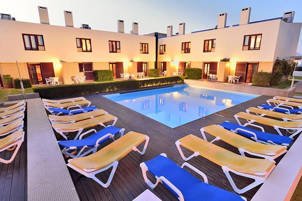 حوض السباحة صورة