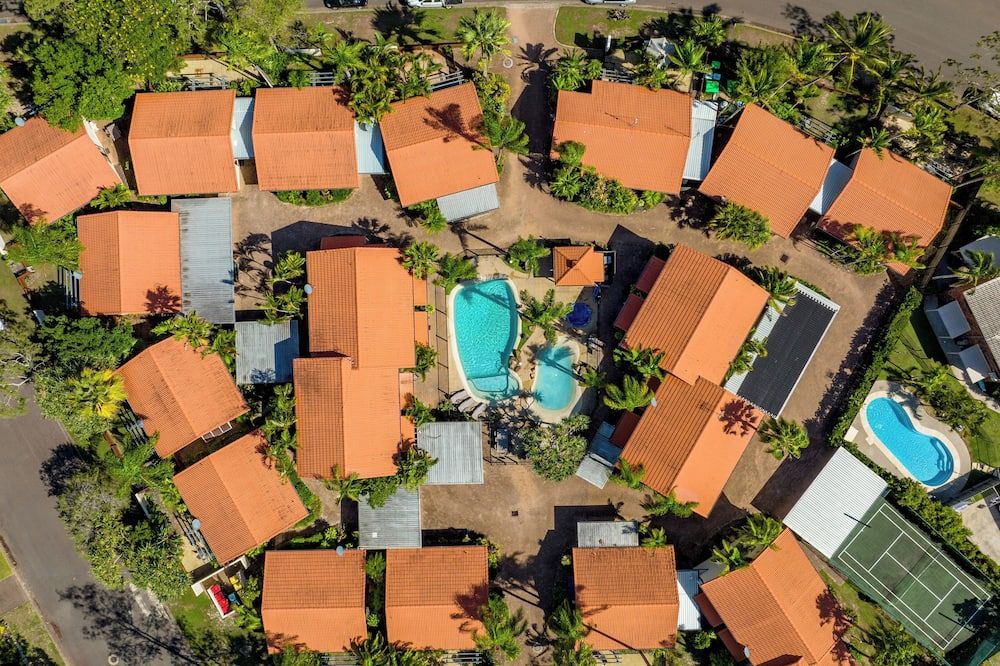 حوض السباحة