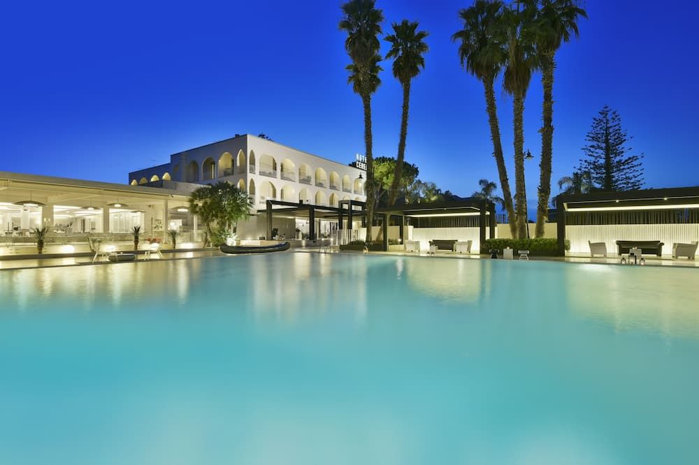 حوض السباحة صورة