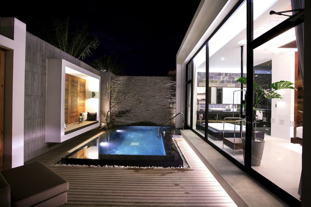 حوض السباحة صورة