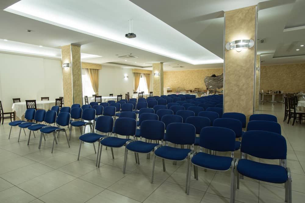 غرفة الاجتماعات