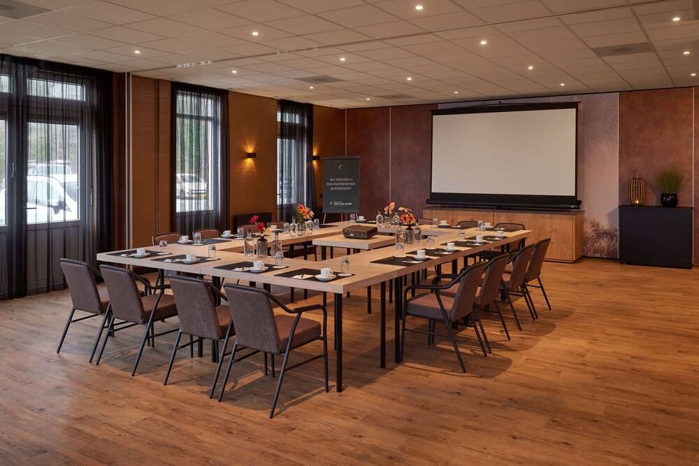 غرفة الاجتماعات