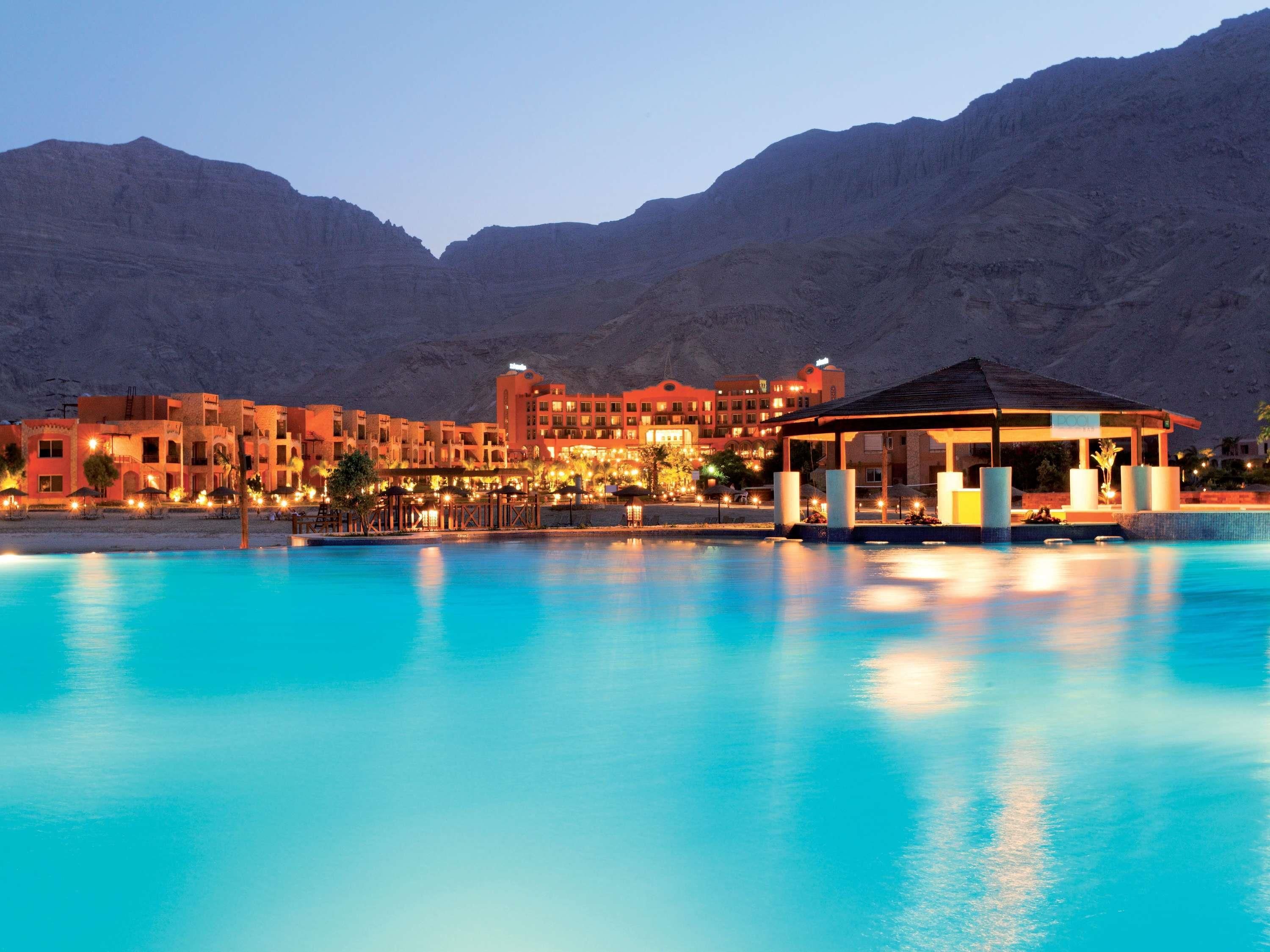 حوض السباحة صورة