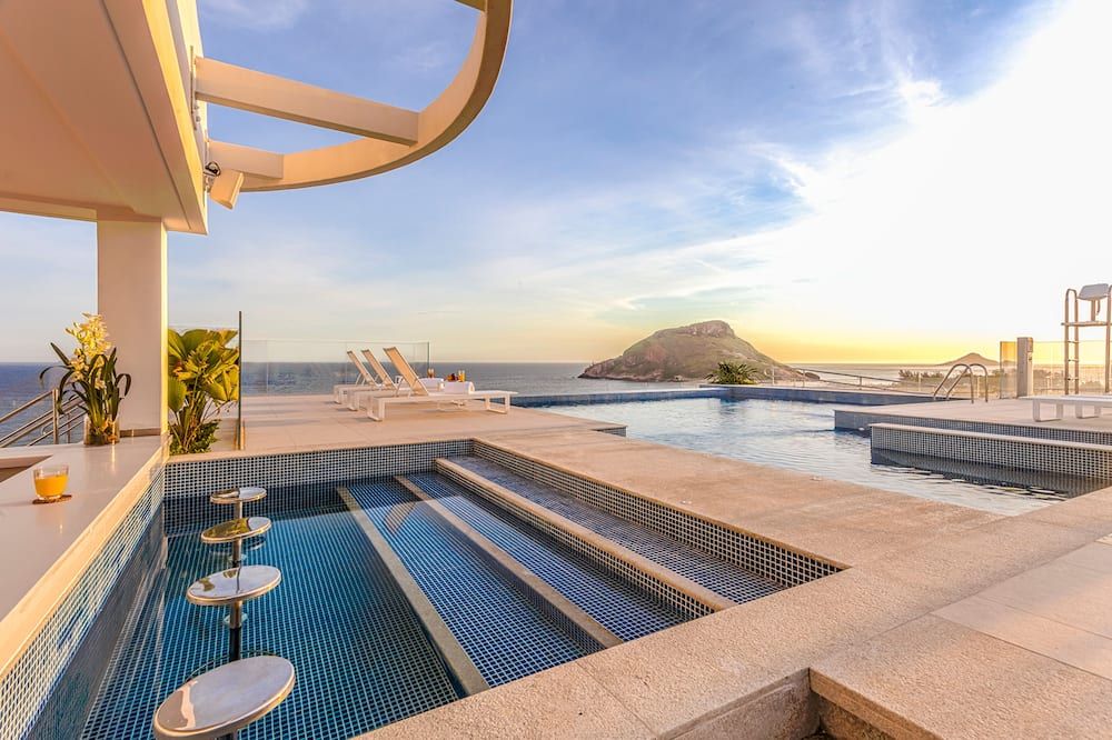 حوض السباحة صورة