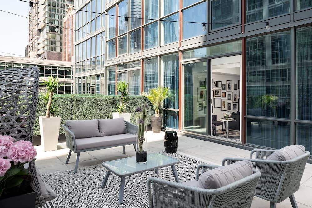 شرفة مرصوفة