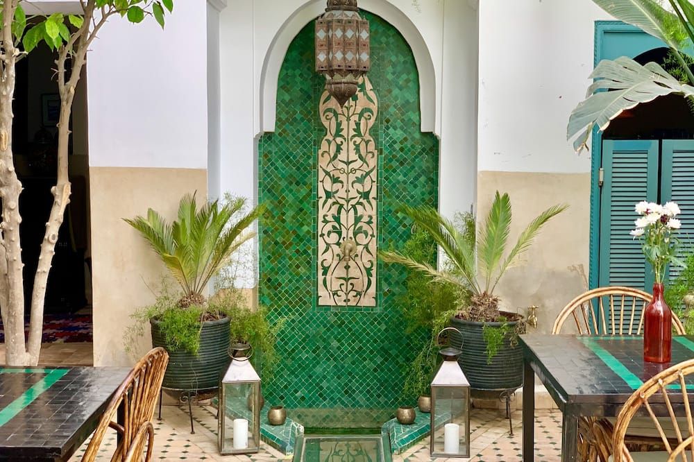 شرفة مرصوفة