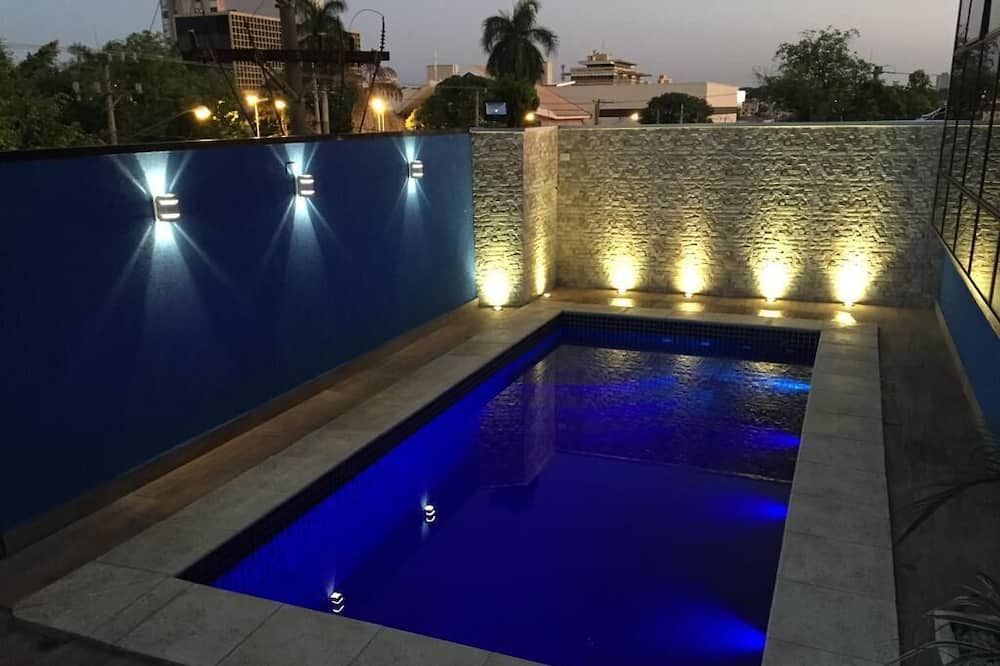 حوض السباحة صورة