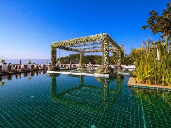حوض السباحة