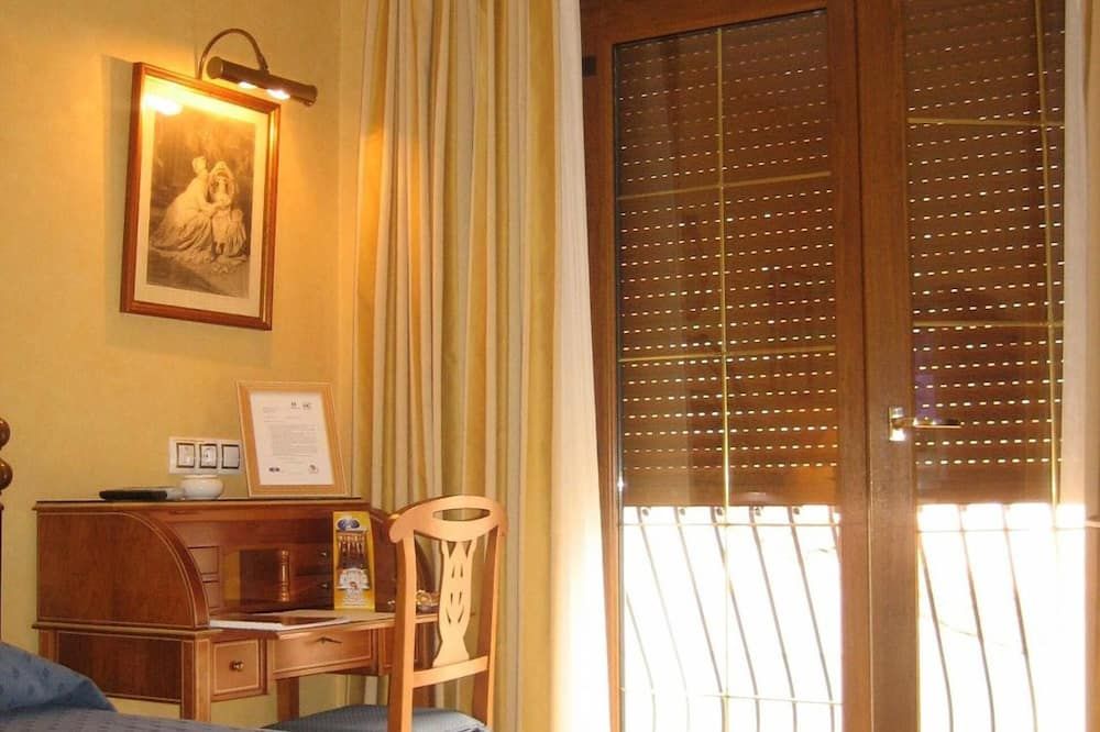 آخر