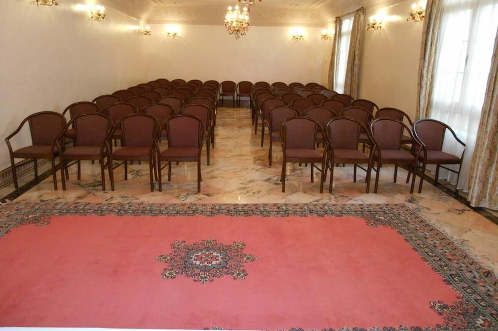 غرفة الاجتماعات