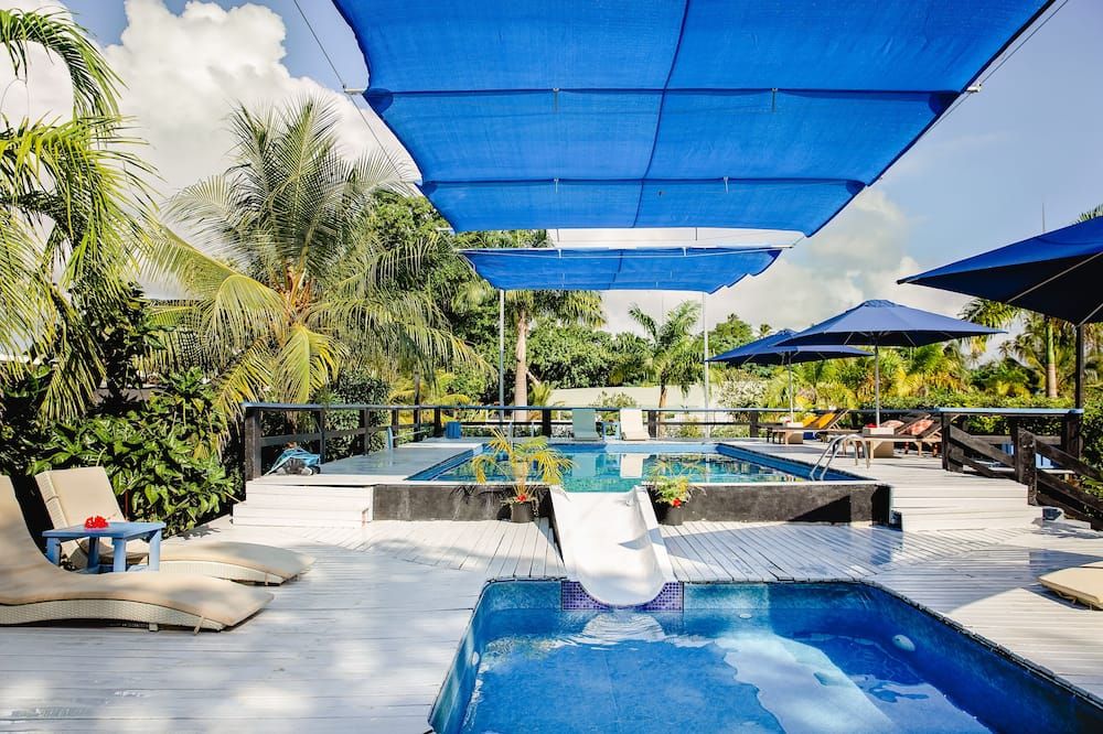 حوض السباحة صورة