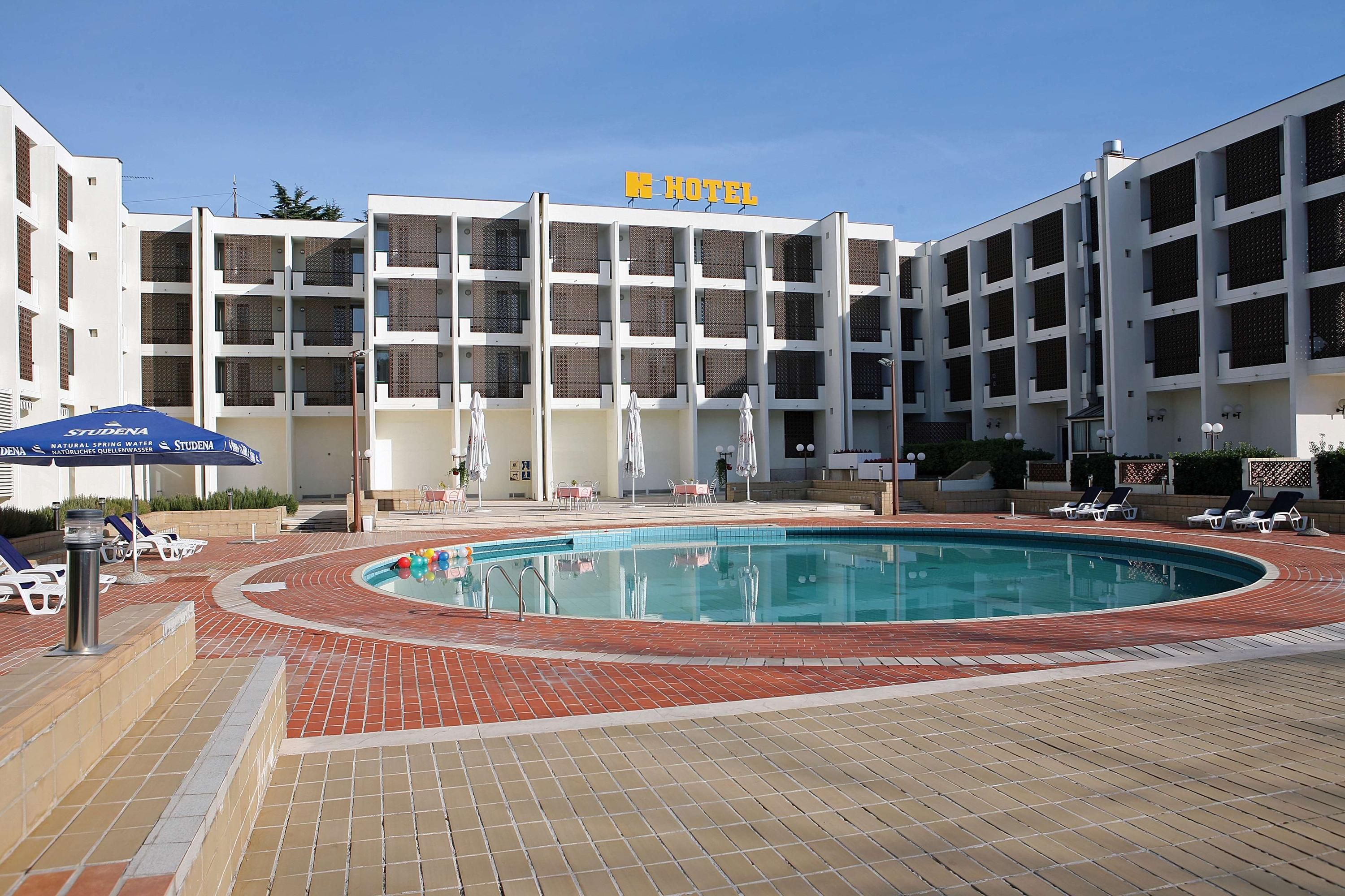 حوض السباحة صورة