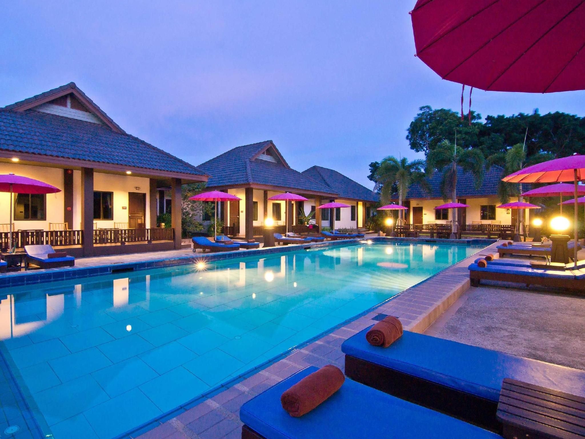 حوض السباحة