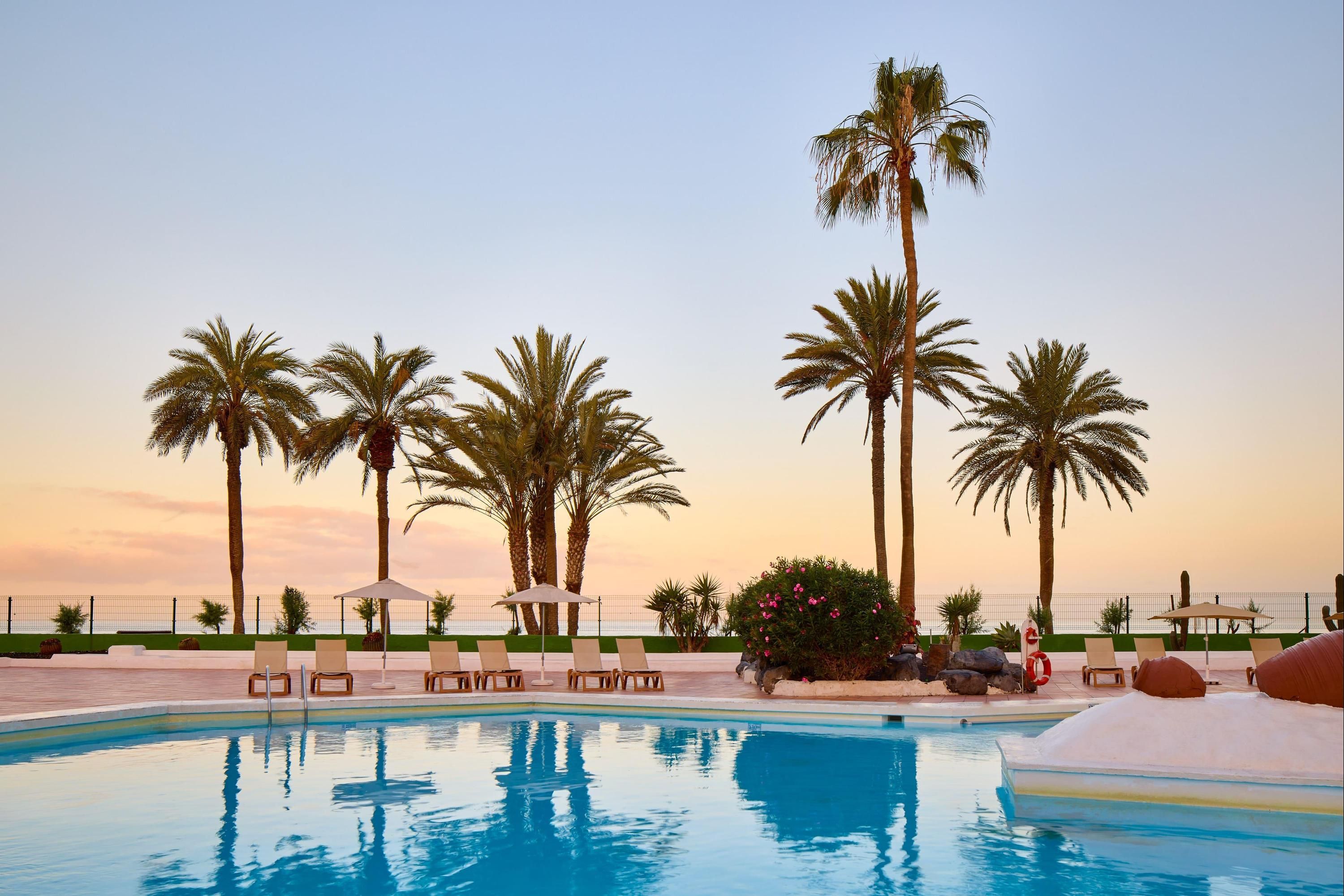 حوض السباحة