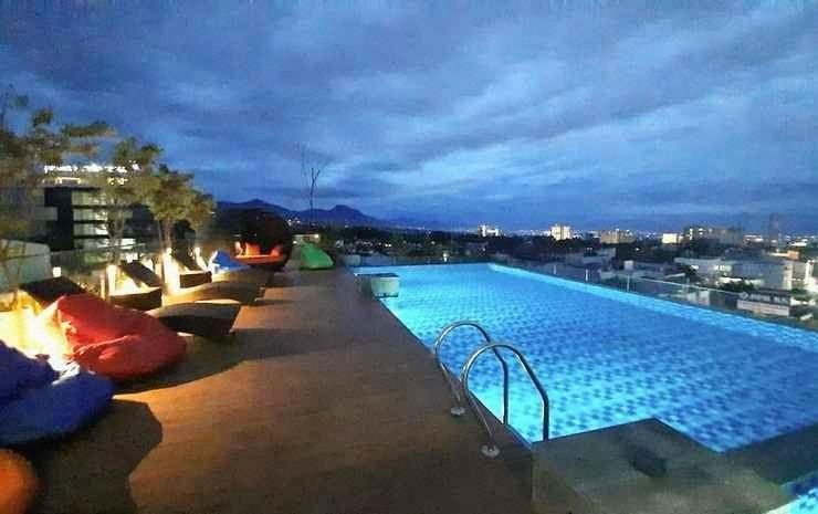 حوض السباحة