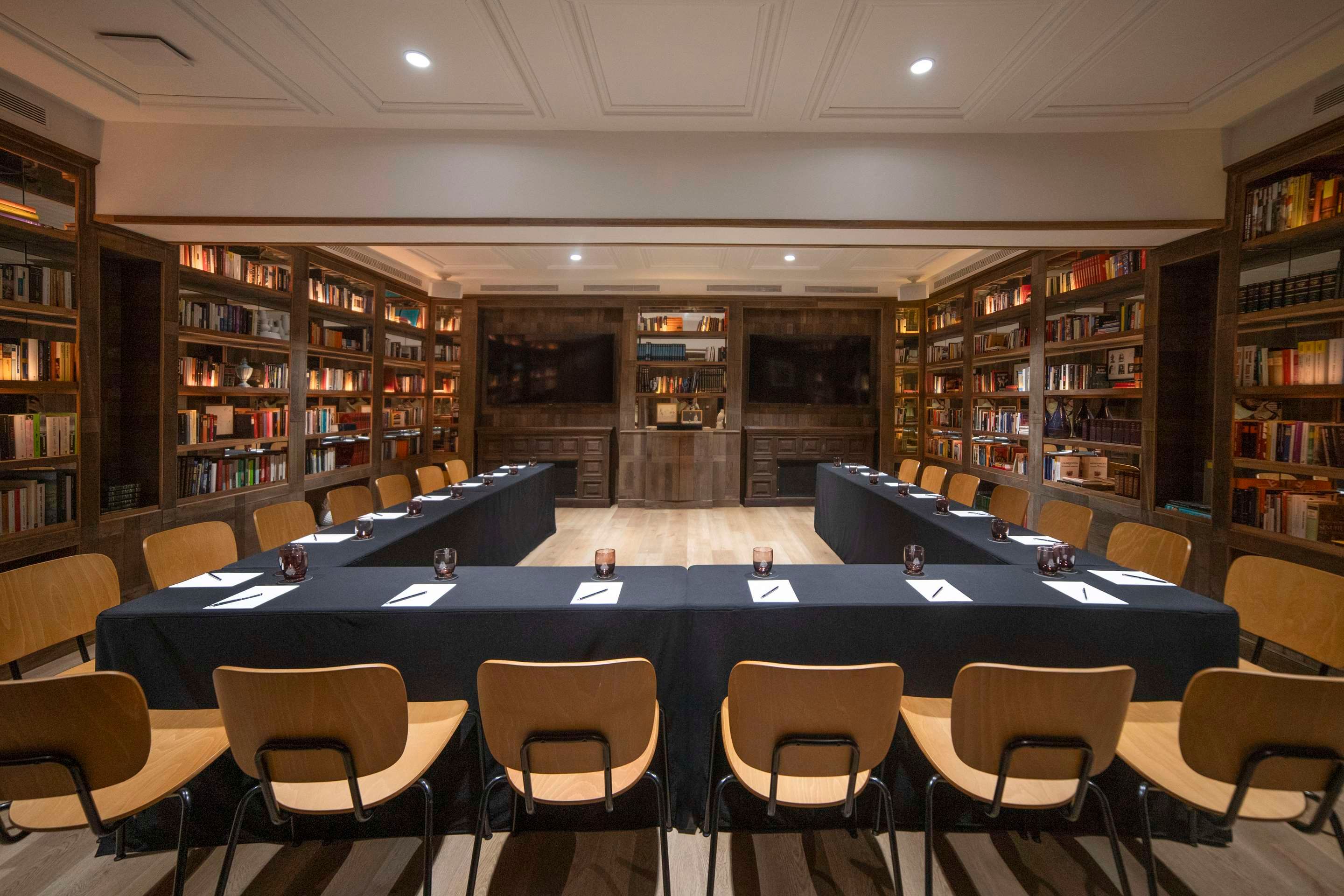 غرفة الاجتماعات