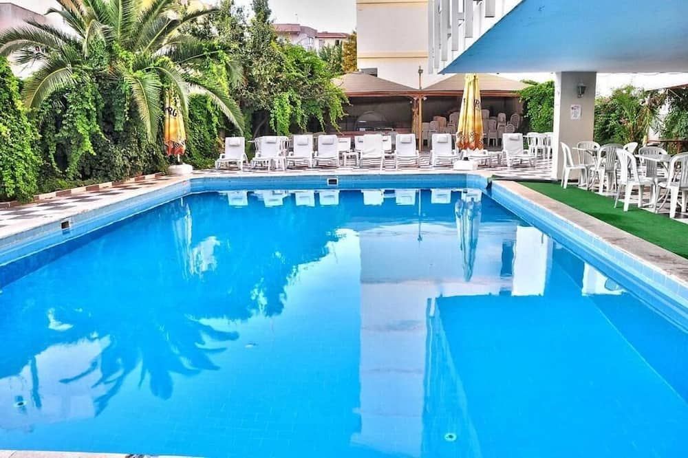 حوض السباحة صورة