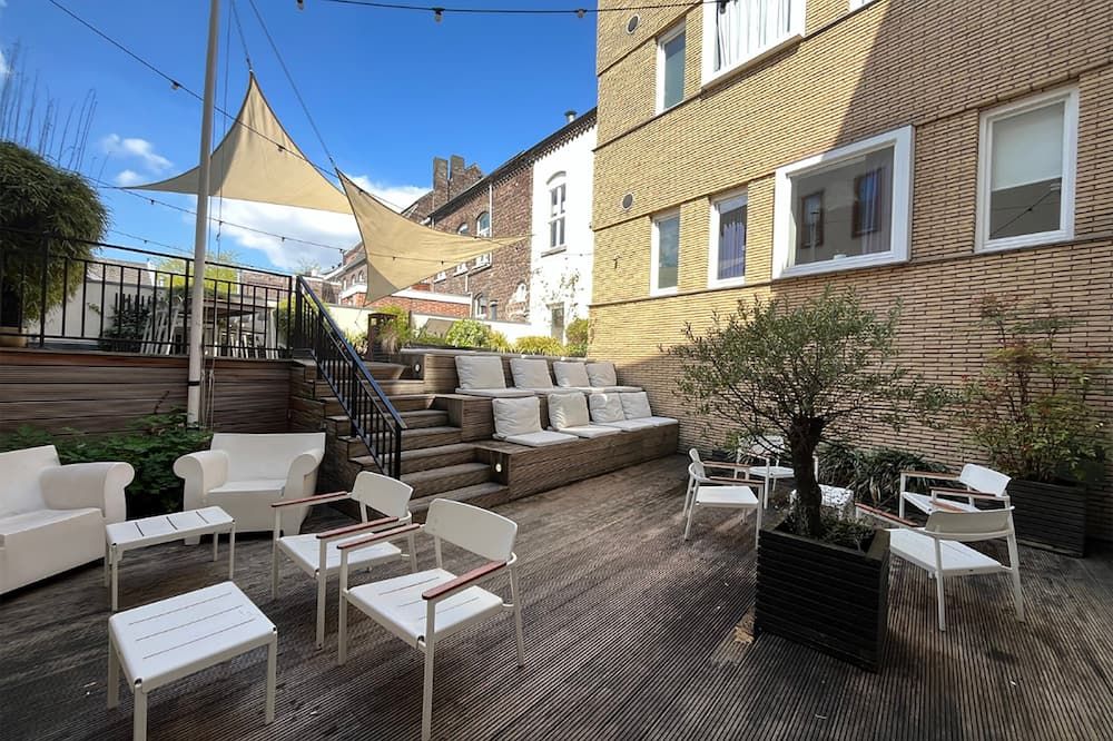 شرفة مرصوفة