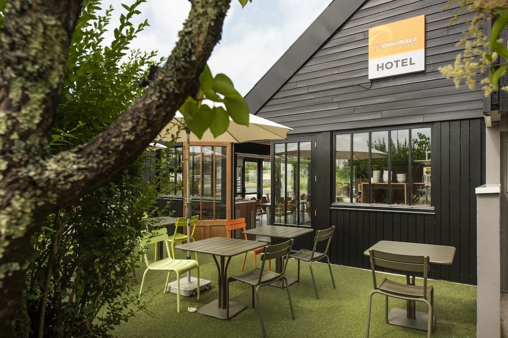 شرفة مرصوفة