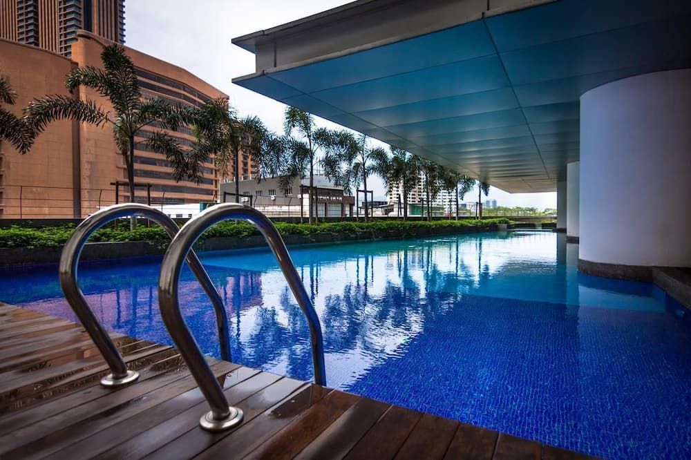 حوض السباحة صورة