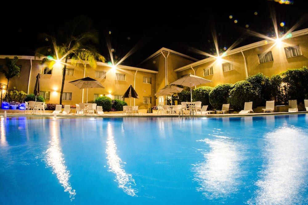 حوض السباحة صورة